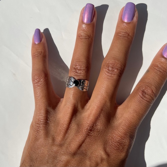 Sterling Silver Ring - Picture 4 of 9